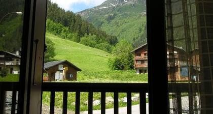 Apartamento en Arêches-Beaufort: 2* para 5 personas, pie de pistas con Wifi y parking