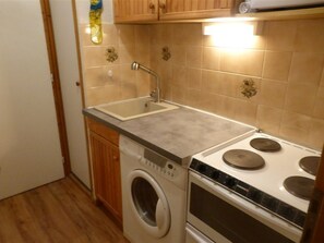 Kühlschrank, Mikrowelle, Geschirrspüler, Toaster