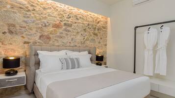 3 bedrooms, in-room safe, iron/ironing board, free WiFi