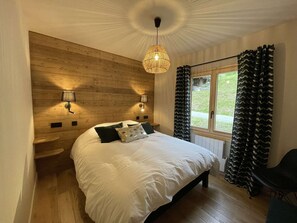 4 bedrooms, desk, iron/ironing board, free WiFi