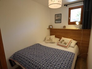 1 bedroom - Renovated 2-star 3-person apartment, central village, with pool, balcony, and mountain view (Arêches-Beaufort)