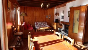 A wooden interior with a dining table, benches, a sofa, and a fireplace. - Chalet for 6-8 people with fireplace, south-facing and garage, 5 min from center (Arêches-Beaufort)