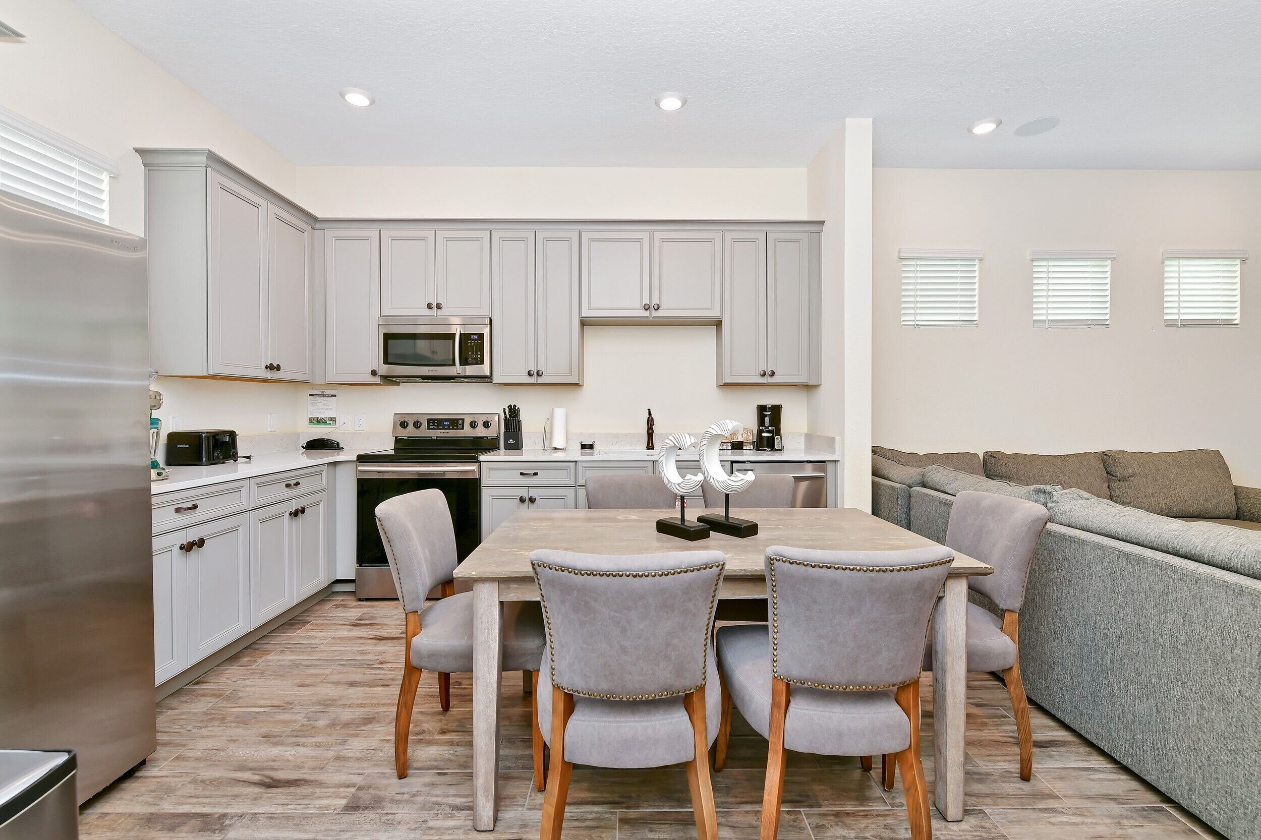 Køleskab, ovn, kogeplade, opvaskemaskine