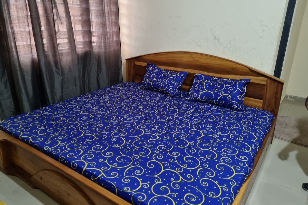 Iron/ironing board, free WiFi