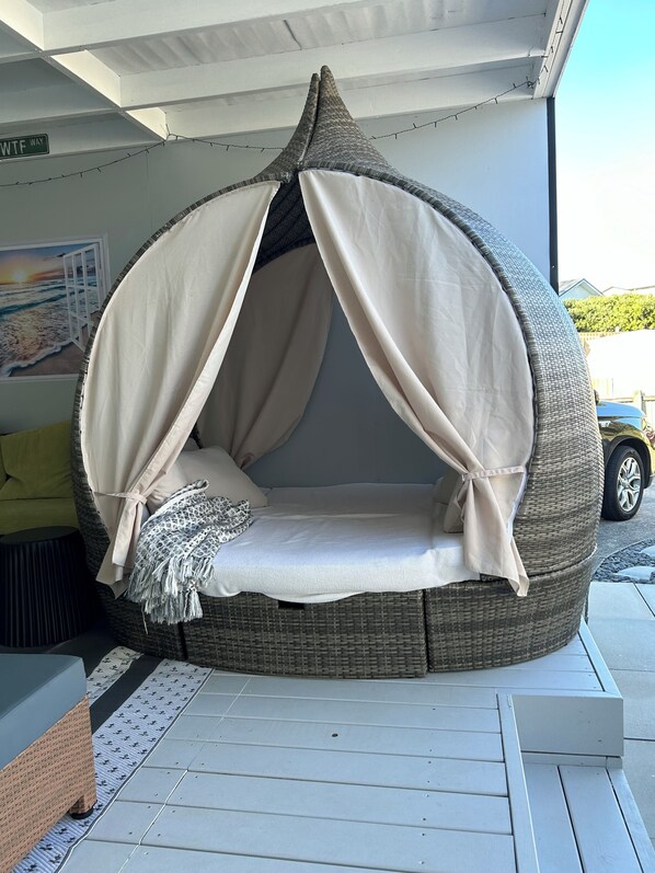 Terrace/patio - Cute & cosy-  minute walk to the Beach  (Port Waikato)