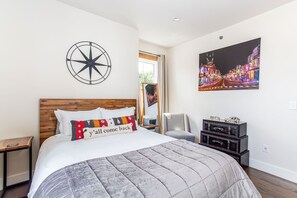 2 bedrooms, desk, iron/ironing board, free WiFi