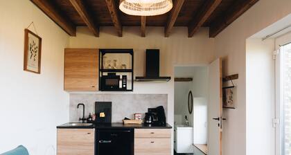 Cosy studio in a green country setting