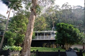 Exterior - Unwind, Recharge, Rejuvenate - 4 bedrooms & sleeps up to 9 (Great Mackerel Beach)