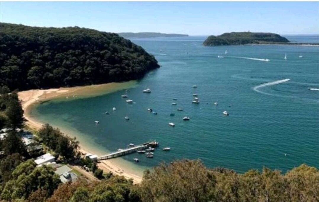 Beach nearby, sun-loungers, beach towels