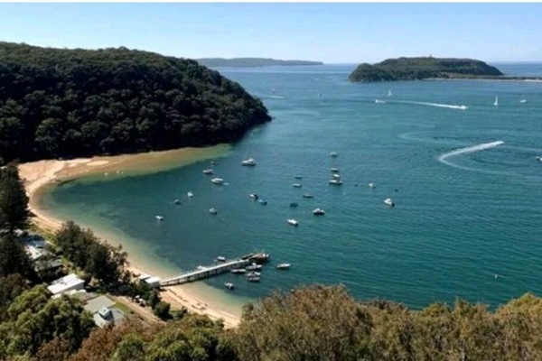 Playa en los alrededores, camastros y toallas de playa