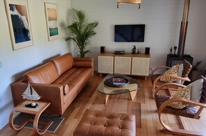 Smart TV, lareira, Netflix, mesa de pingue-pongue