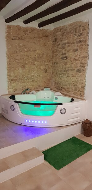 Interior - Town house, between sea and mountains, with spa (Sant Jordi)