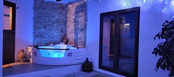 Town house, between sea and mountains, with spa