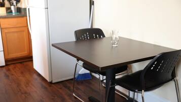Apartment (1 Bedroom) | Dining