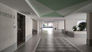 A spacious corridor with a checkered floor, a green ceiling, and a sign reading "PORTAL 2". - COSTA DE LA LUZ APARTMENT (Rota)