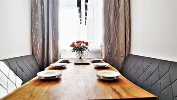 Appartamento Luxury | Area soggiorno | Smart TV 75 pollici con canali satellitari, TV, Netflix