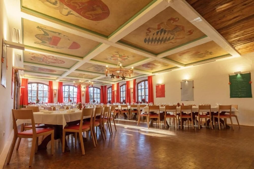 Alter Wirt in Grünwald | Bio-Restaurant & BIO-Hotel by null