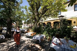 Restaurant - Alter Wirt GmbH in Grünwald (Gruenwald)