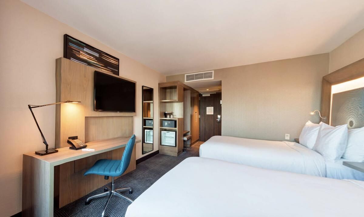 In The Heart Of NYC! Onsite Dining, Pet-friendly, Short Walk from Central Park!