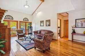 Smart TV, caminetto, lettore DVD