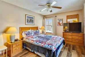 2 bedrooms, WiFi, bed sheets - Walk to the lift at Timberline Mt. Welcome to Slope Side Delight! (Canaan Valley)