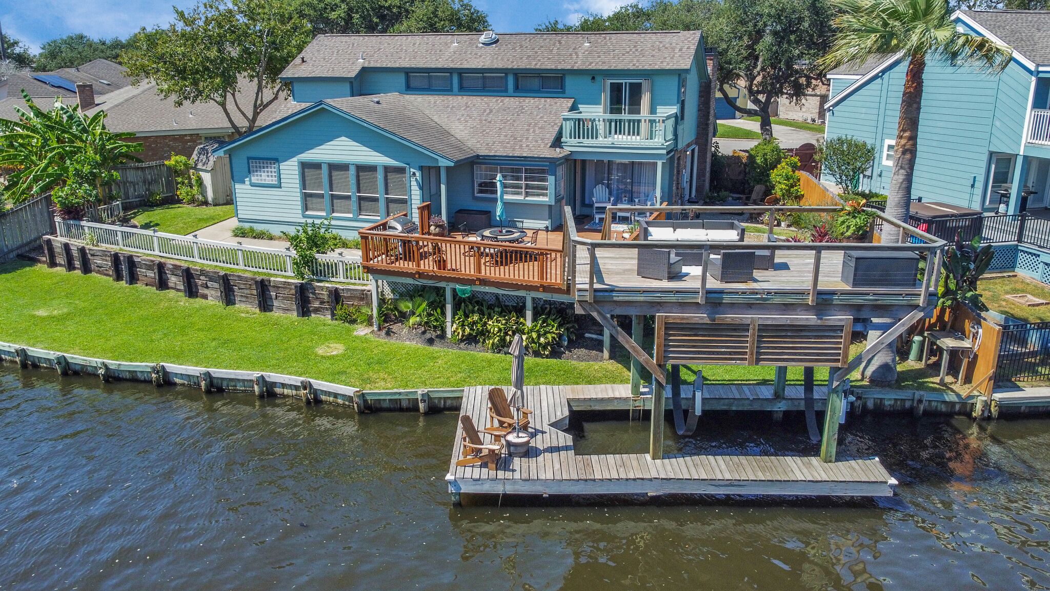 Madeline Lake Oasis Home in Galveston – On the Water!