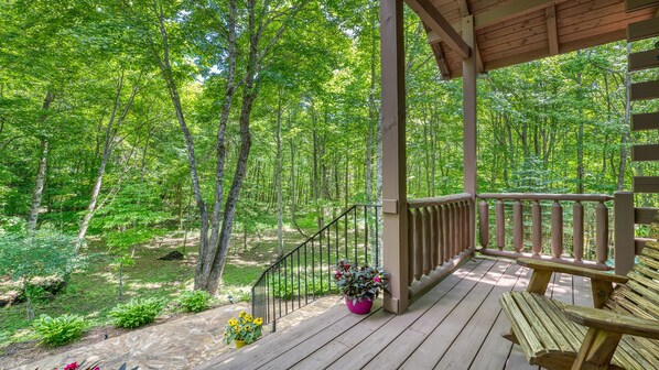Terrace/patio - Lazy Bear 5 BR / 5.5 BA (Maggie Valley)