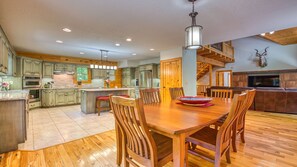Dining - Lazy Bear 5 BR / 5.5 BA (Maggie Valley)