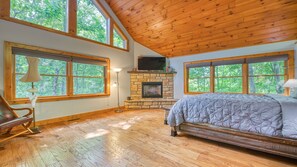 5 bedrooms, iron/ironing board, free WiFi, bed sheets - Lazy Bear 5 BR / 5.5 BA (Maggie Valley)