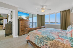 3 bedrooms, iron/ironing board, travel cot, free WiFi - Osprey 403-3BR/3.5 Large Corner Condo with wraparound deck!! Great Location! (Fort Walton Beach)