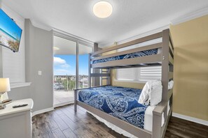 3 bedrooms, iron/ironing board, travel crib, free WiFi - Osprey 406-The Osprey's Nest--Great views from both front and rear balcony (Fort Walton Beach)