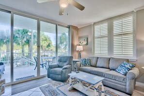 Een televisie en een dvd-speler