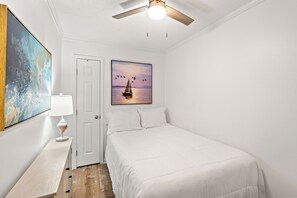2 chambres, fer et planche à repasser, Wi-Fi gratuit, draps fournis
