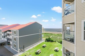 Outdoor dining - Newly renovated, 3rd floor, ocean view condo + Free Attraction Tickets! (North Myrtle Beach)