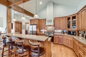 Fridge, microwave, stovetop, dishwasher