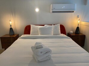 1 室のベッドルーム、デスク、アイロン / アイロン台、旅行用ベビーベッド