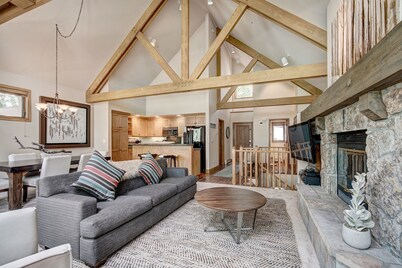 Luxury 4 Bed Pines Townhome Amongst The Peace And Quiet 4 Bedroom Townhouse by RedAwning