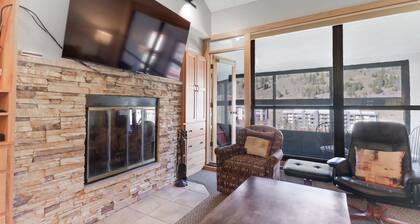 Spacious Condo In The Heart of Copper Mountain right next to Lifts - MP626 by Redawning