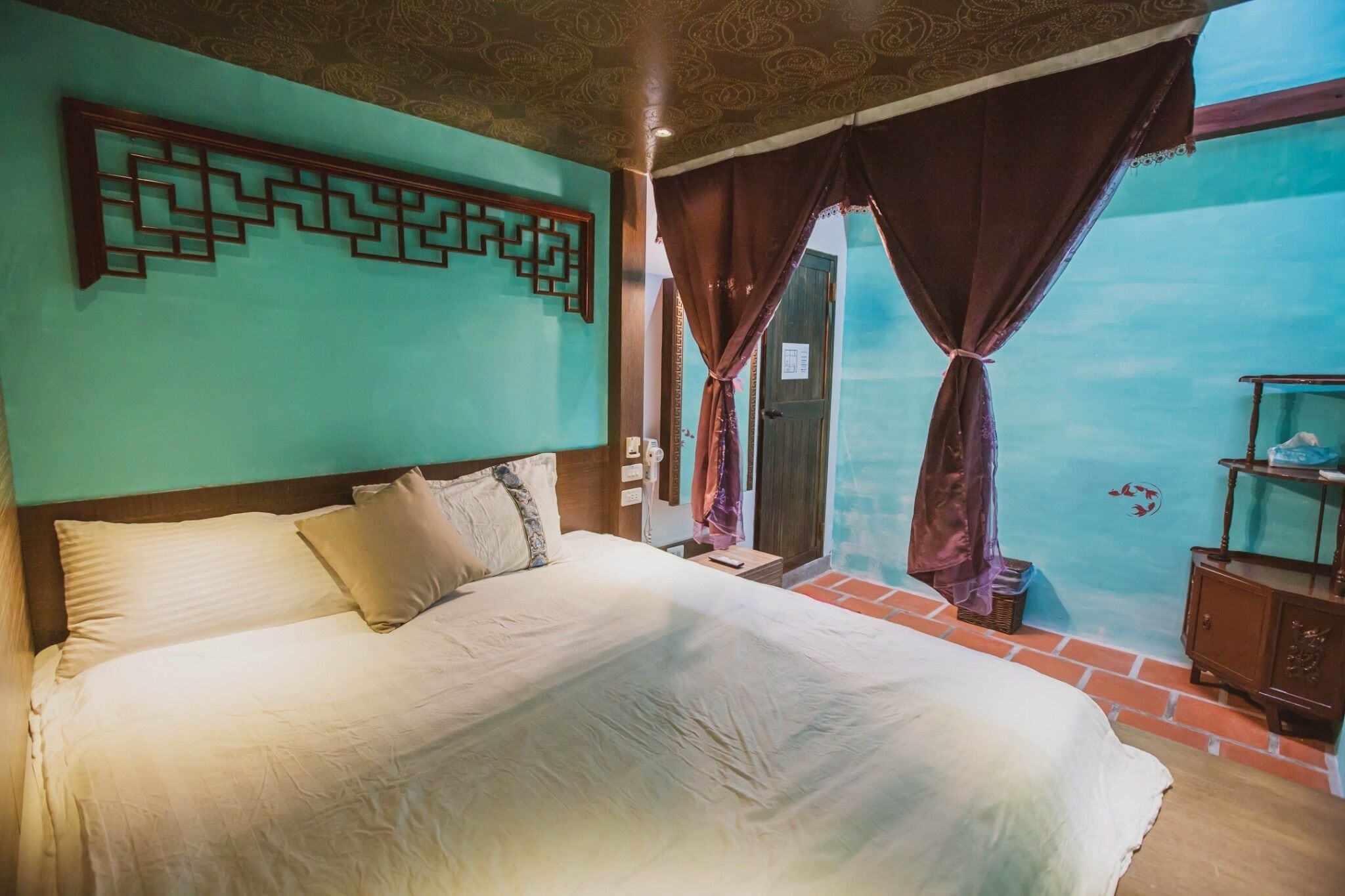 Rumah Galeri | 3 kamar tidur dan dilengkapi dengan perabotan berbeda-beda