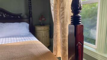 2 多间卧室、办公桌、旅行婴儿床、WiFi