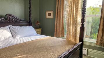 2 bedrooms, desk, travel cot, WiFi