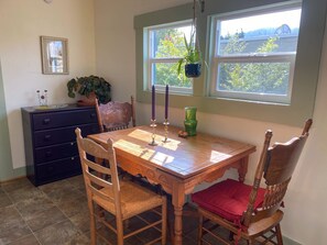 Dining - Upstairs at TheVictorian - Lush, Walkable, and Dog-Friendly Retreat - Steps from Downtown Bellingham (Bellingham)