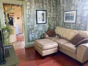 TV, DVD player, offices