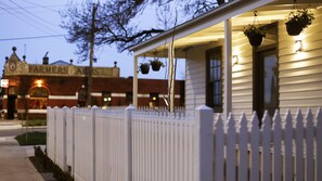 Unclassified image, 3 of 12, button - Heritage Cottage (Daylesford)