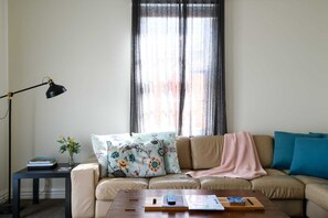 Unclassified image, 2 of 12, button - Heritage Cottage (Daylesford)