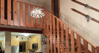 Perfect house surrounded by National Forest to get away and decompress!!!