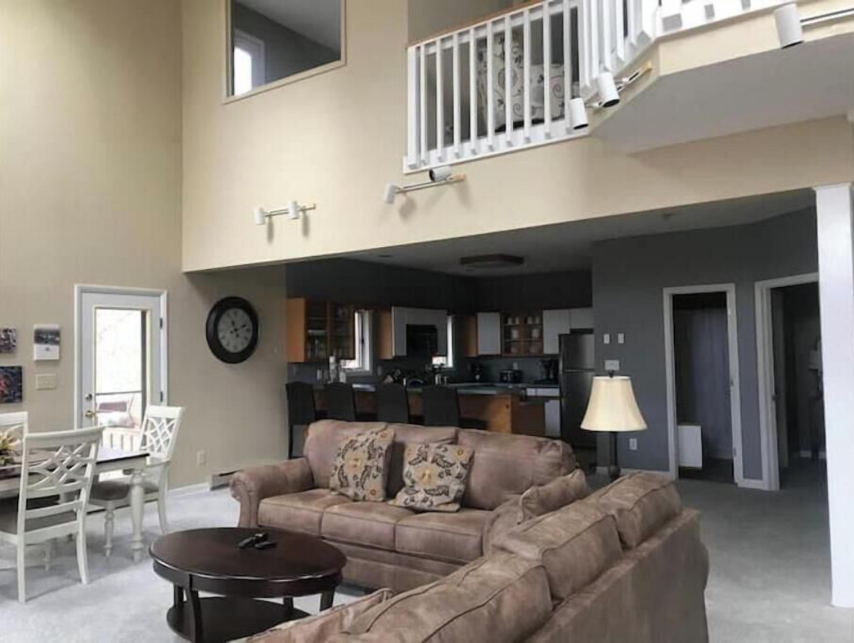 Smart TV, fireplace, stereo