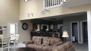 Smart TV, fireplace, stereo