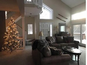 Smart TV, fireplace, stereo