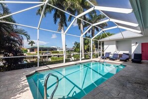 Unclassified image, 2 of 20, button